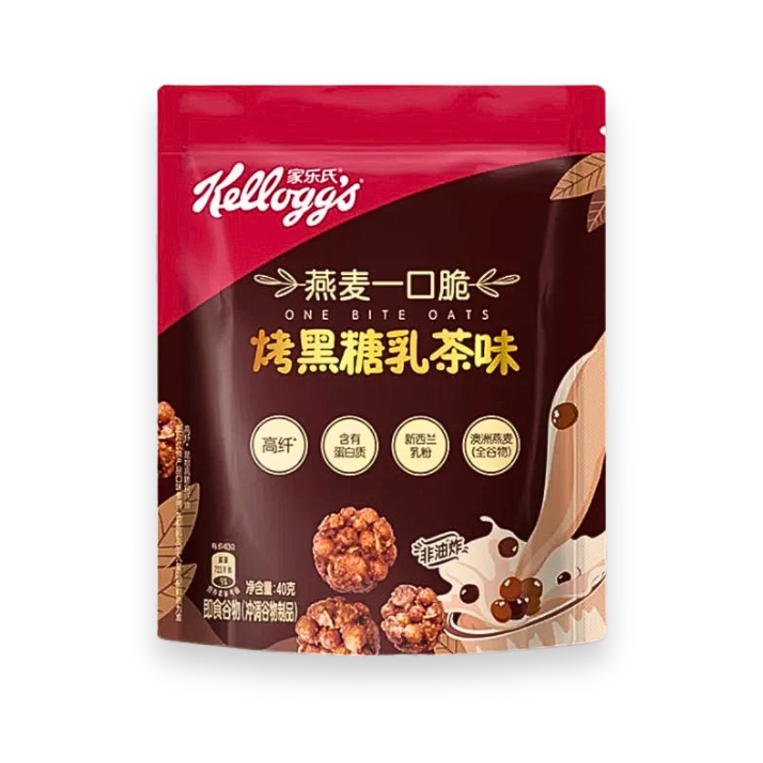 Ein Bild von Kellogg's Oat Bites, die in einer offenen Verpackung liegen, mit einigen Bissen, die die knusprige Textur und die Haferstückchen zeigen. Die Verpackung ist bunt gestaltet und zeigt das Kellogg's-Logo sowie die Produktbezeichnung.