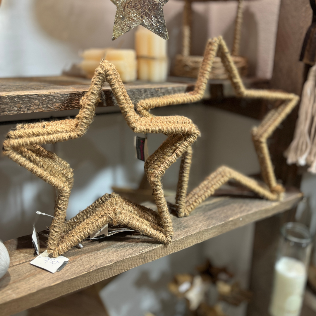 Metallstern mit Rattanumrandung